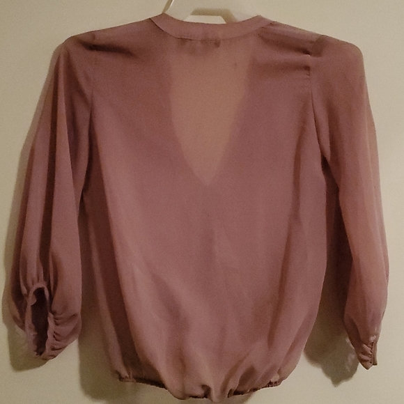 Dusty rose Limite sheer ruffle crossover blouse - Picture 4 of 4